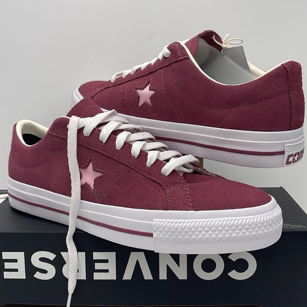 Converse Men’s Burgundy Sneakers with Star Detail
A11099C
ONE STAR PRO OX GREY/ - Picture 7 of 16